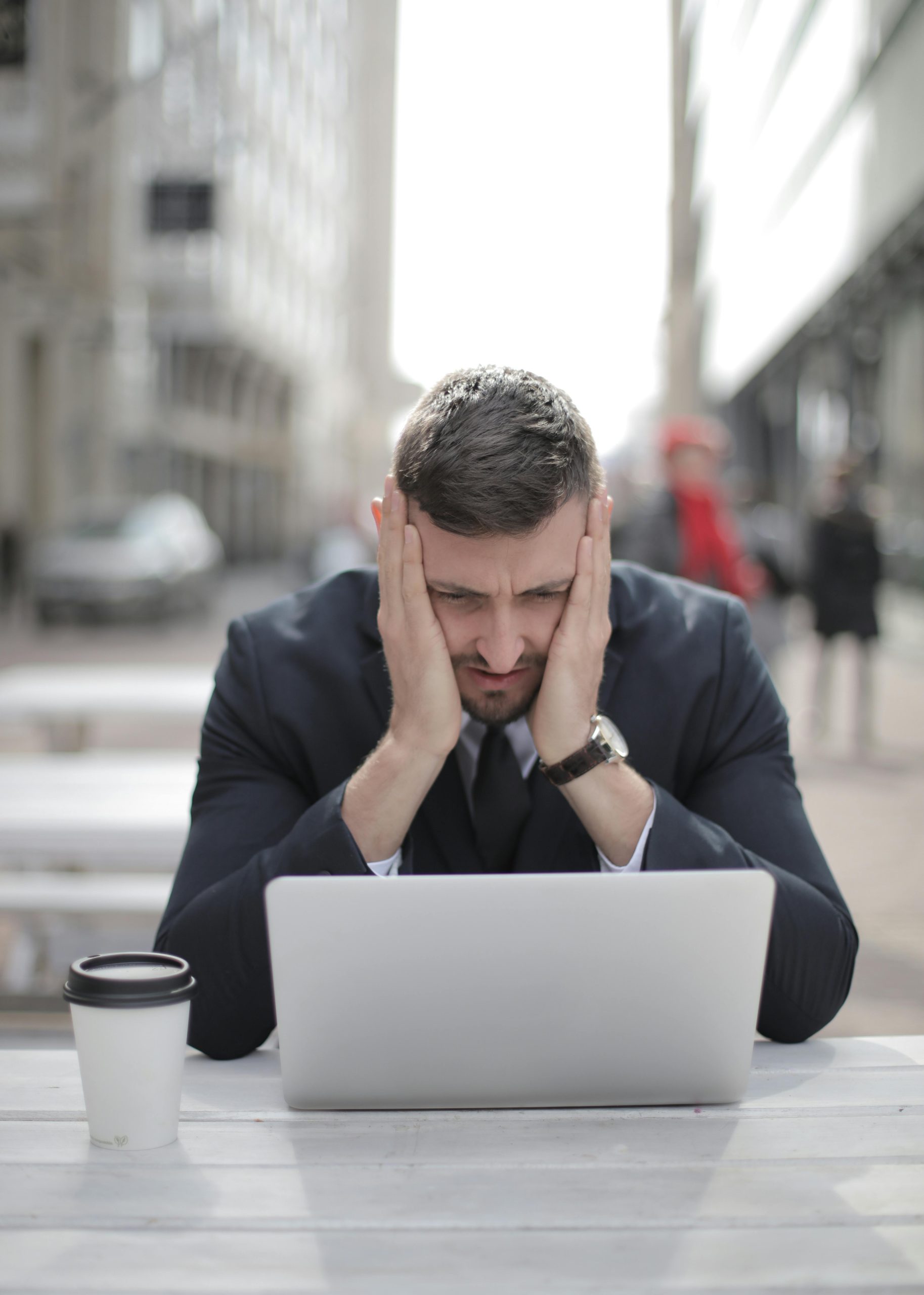 Stress au travail : un frein à la communication efficace avec un hypnothérapeute à Toulouse