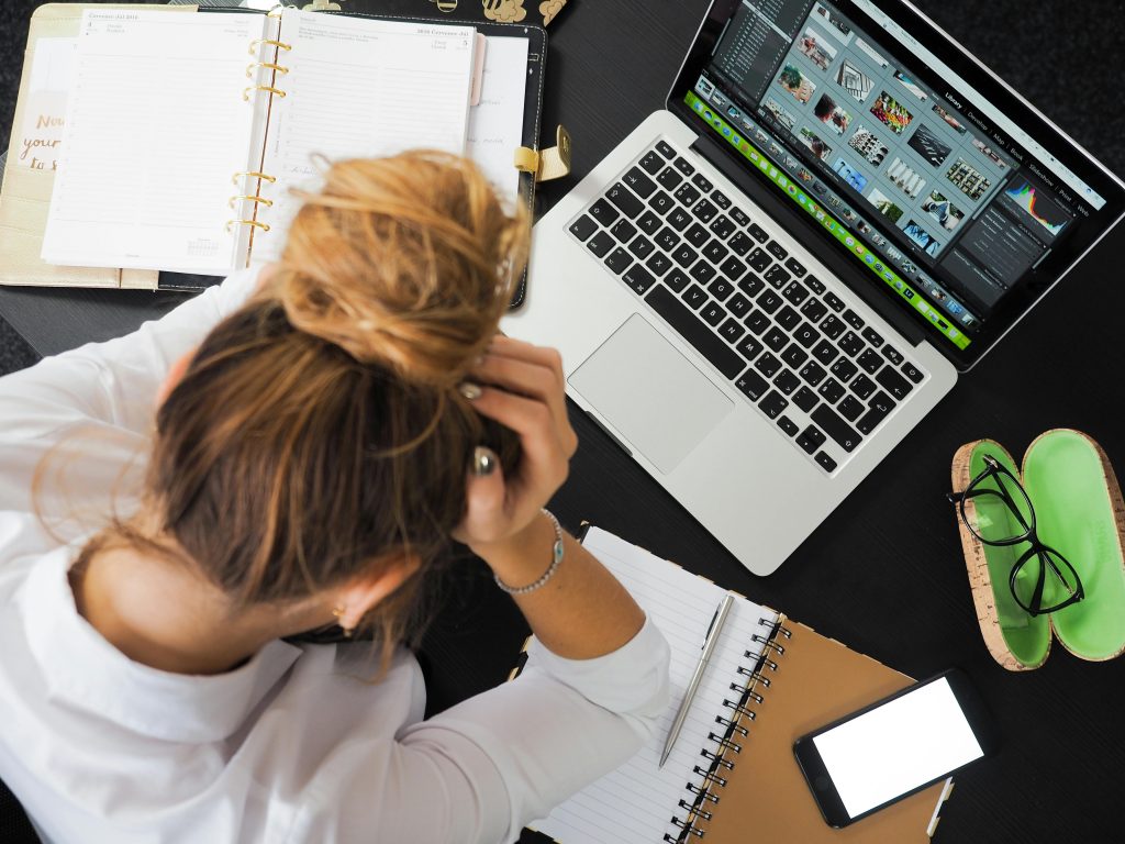 Hypnose à Toulouse : Le stress et son impact sur la communication au travail