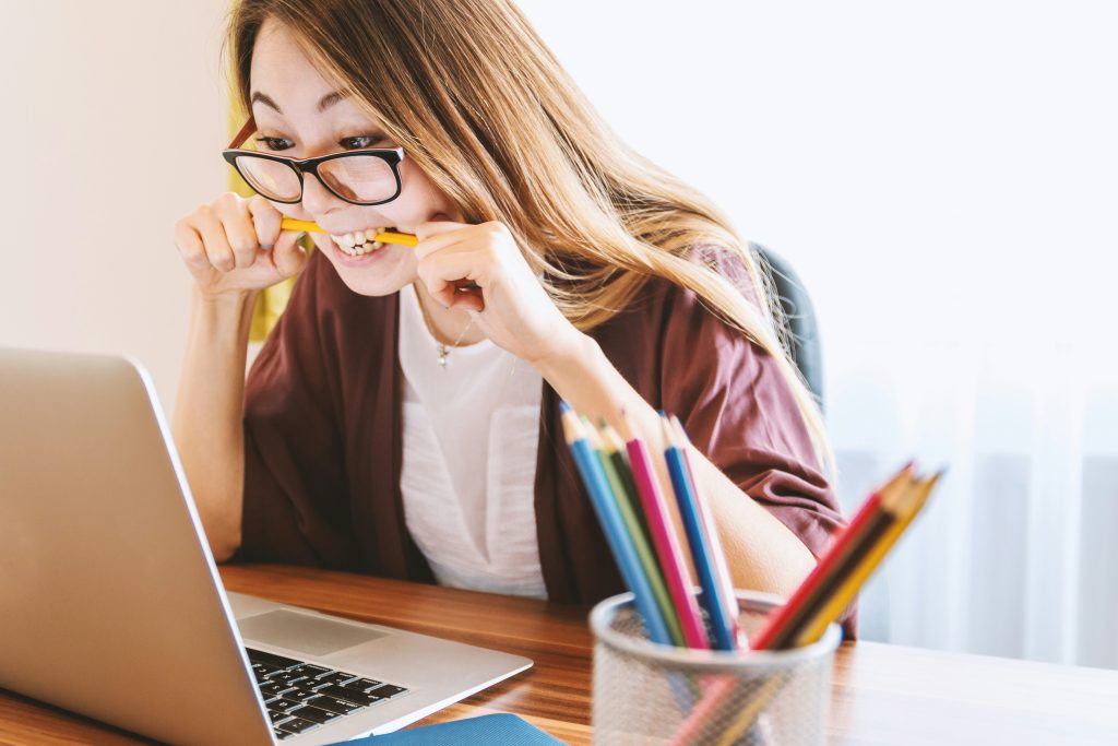 Comment identifier et désamorcer les pensées stressantes avec GK Hypnose à Toulouse